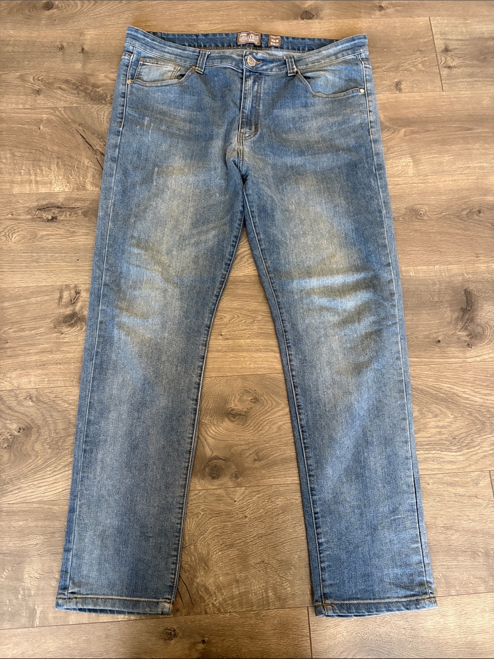 Men's Straight-Leg Jeans in Washed Blue